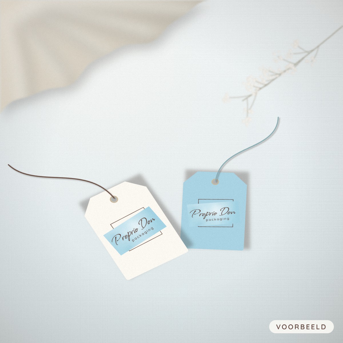 Voorbeeldafbeelding cadeaulabels met logo en touwtje